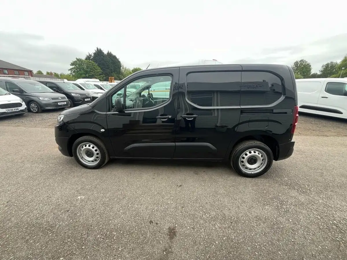 2022-toyota-proace-city-15d-active-big-3