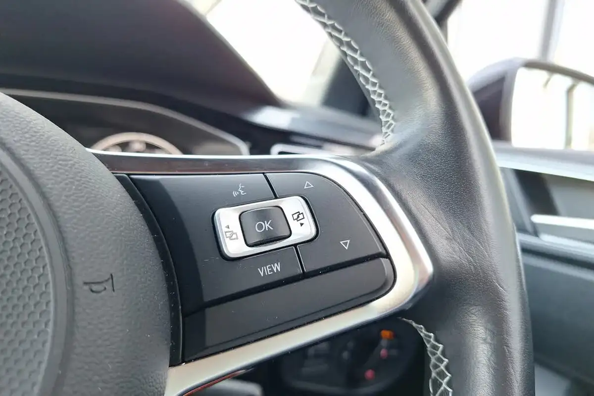 2021-volkswagen-polo-10-tsi-r-line-110ps-dsg-big-32