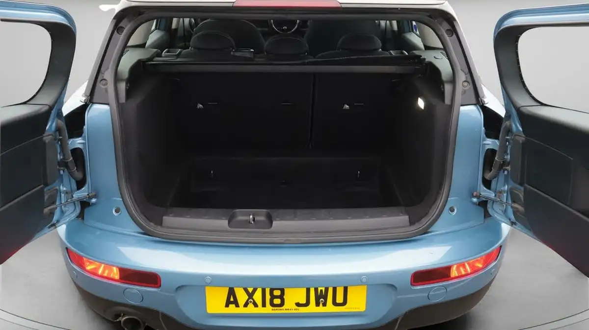 2018-mini-clubman-15-cooper-ss-big-17
