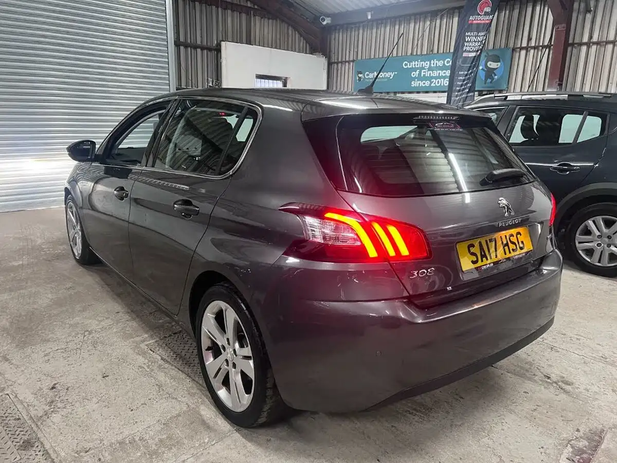 2017-peugeot-308-12-puretech-allure-110bhp-big-3