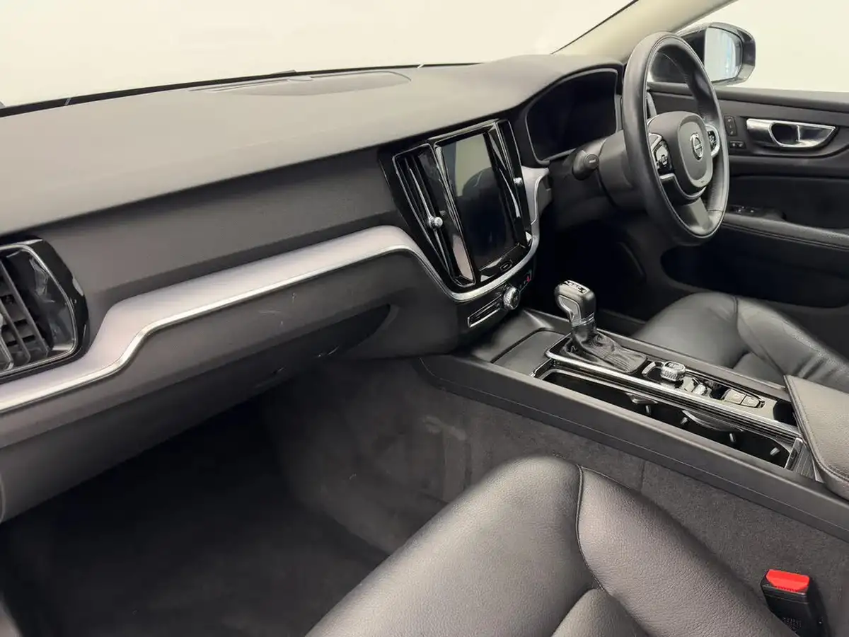 2020-volvo-v60-20td-d4-momentum-plus-geartronic-big-20