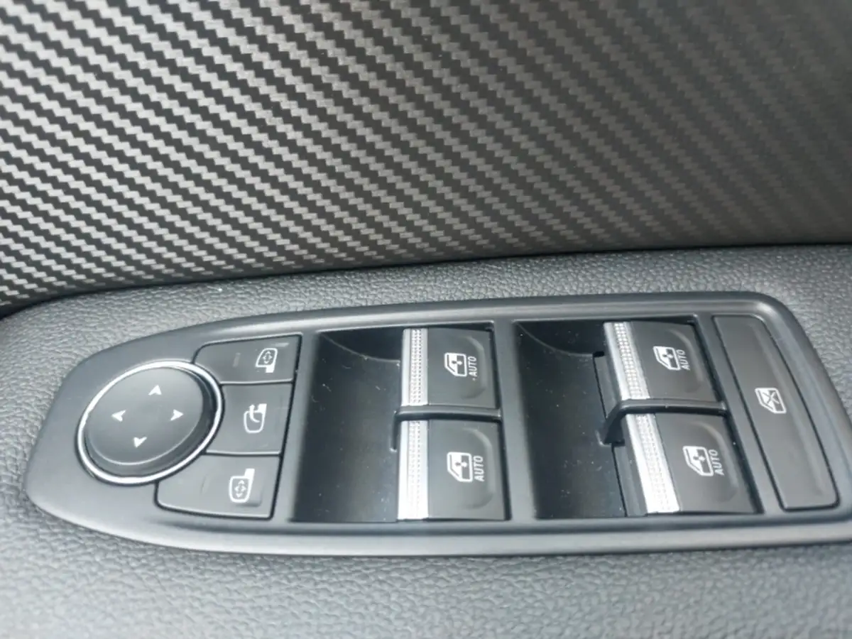 2024-renault-captur-16-e-tech-engineered-145ps-full-big-16