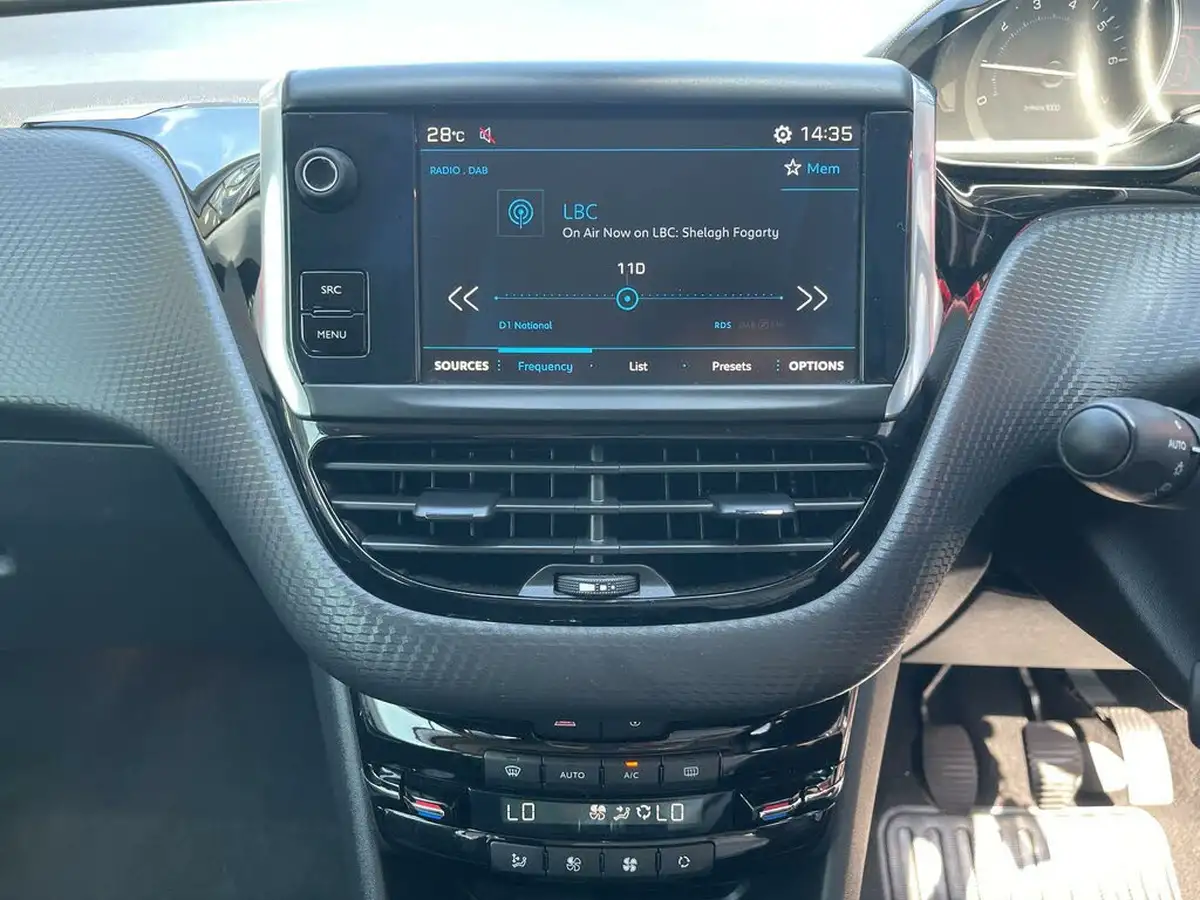 2019-peugeot-2008-suv-12-puretech-allure-82bhp-big-35