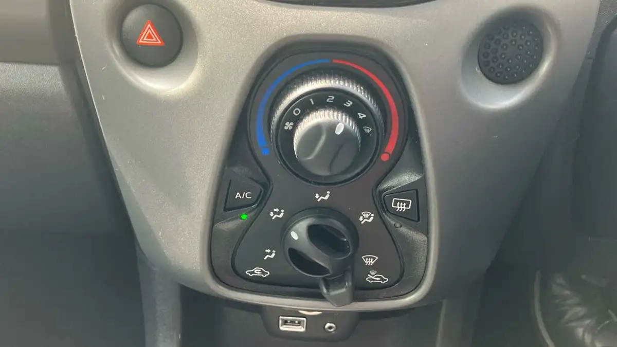 2019-toyota-aygo-10-vvt-i-x-play-tss-x-shift-big-22