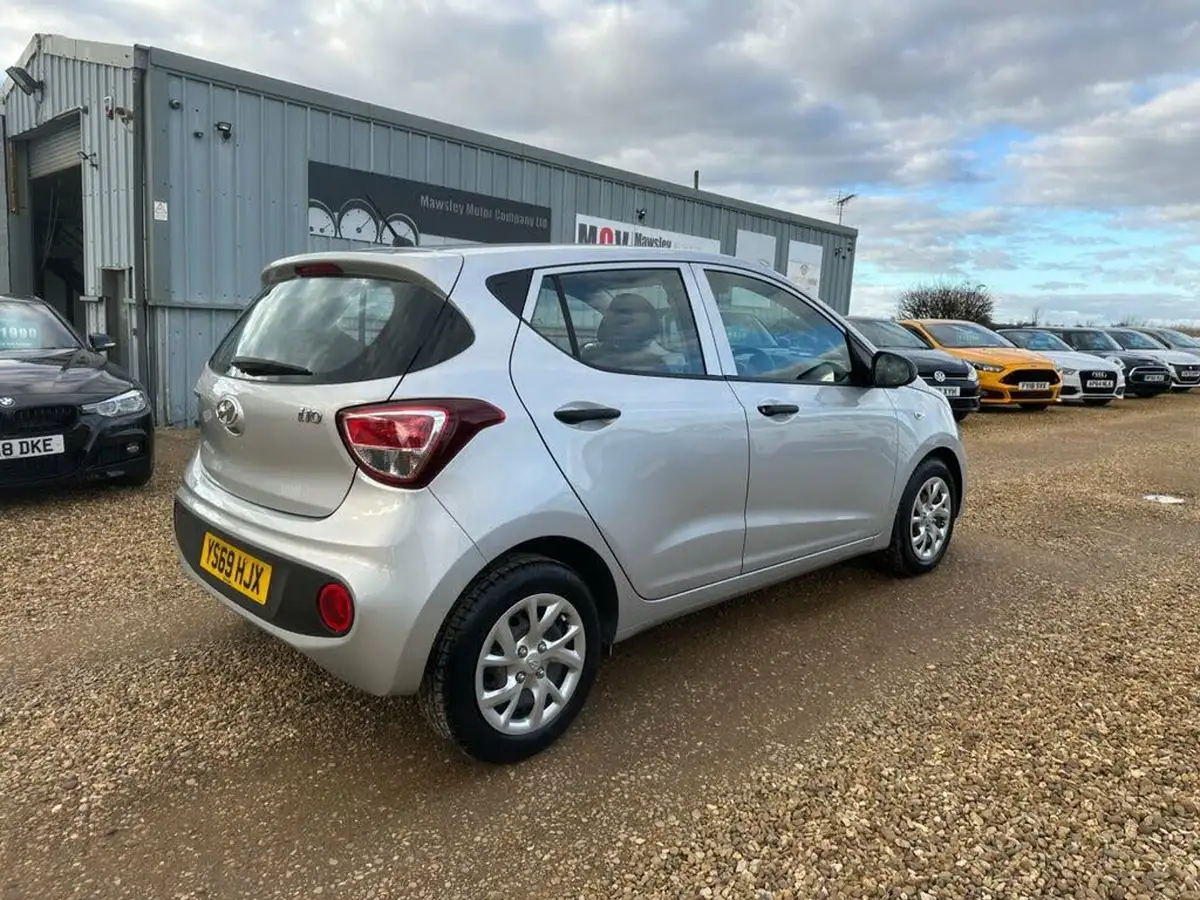 2019-hyundai-i10-10-s-big-2