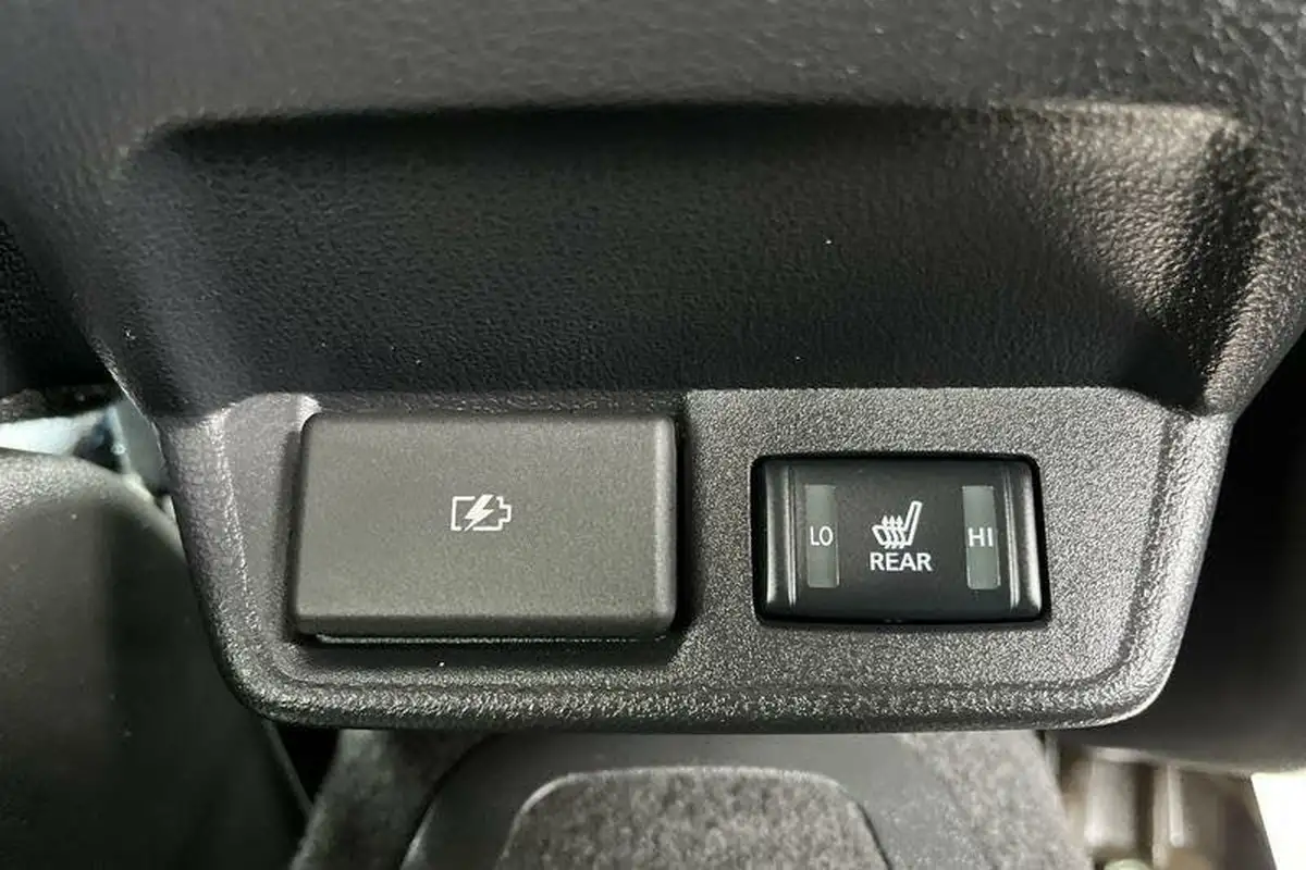 2024-nissan-leaf-e-tekna-39kwh-big-23