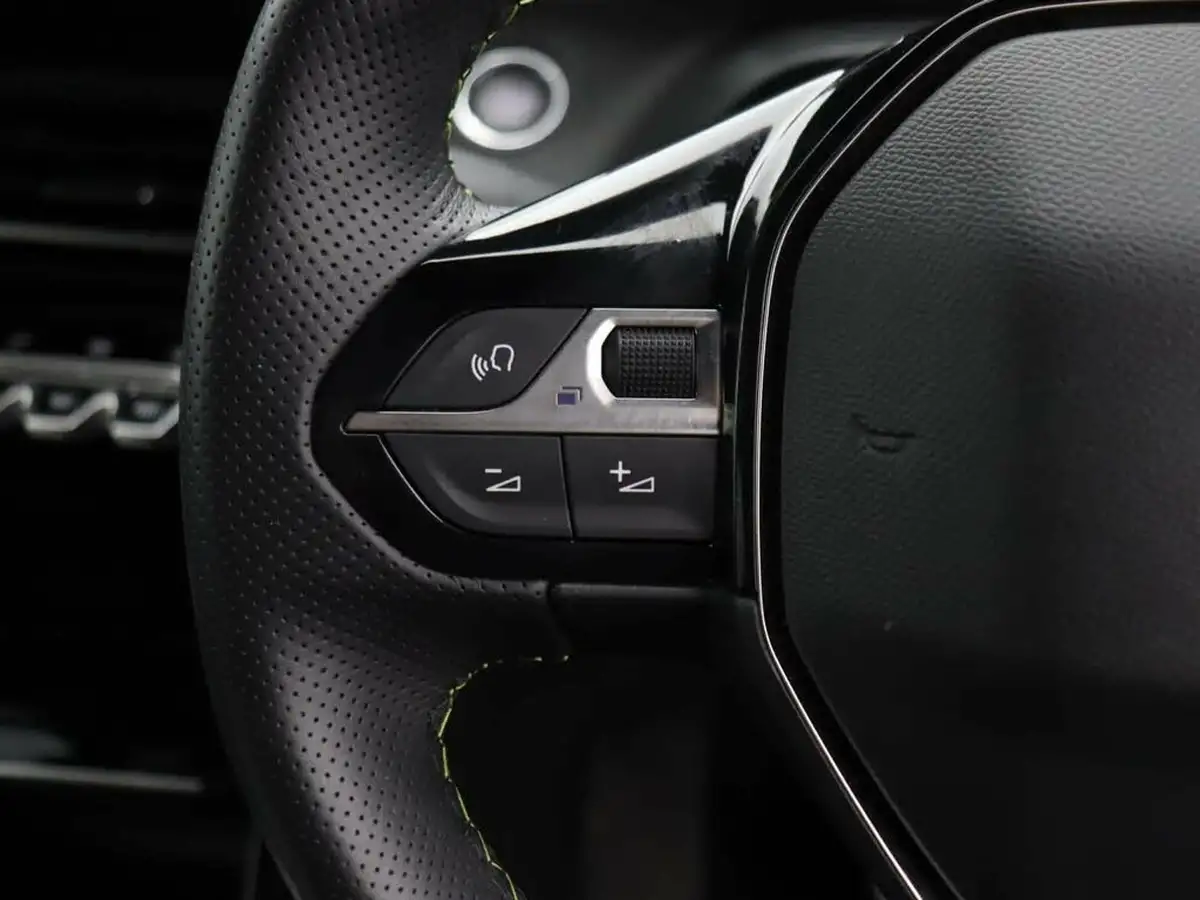 2022-peugeot-208-e-gt-premium-big-35