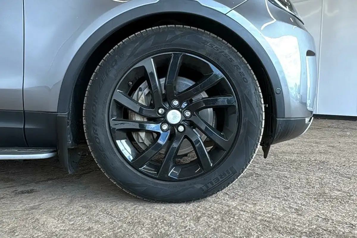 2019-land-rover-discovery-30-sd6-hse-big-30