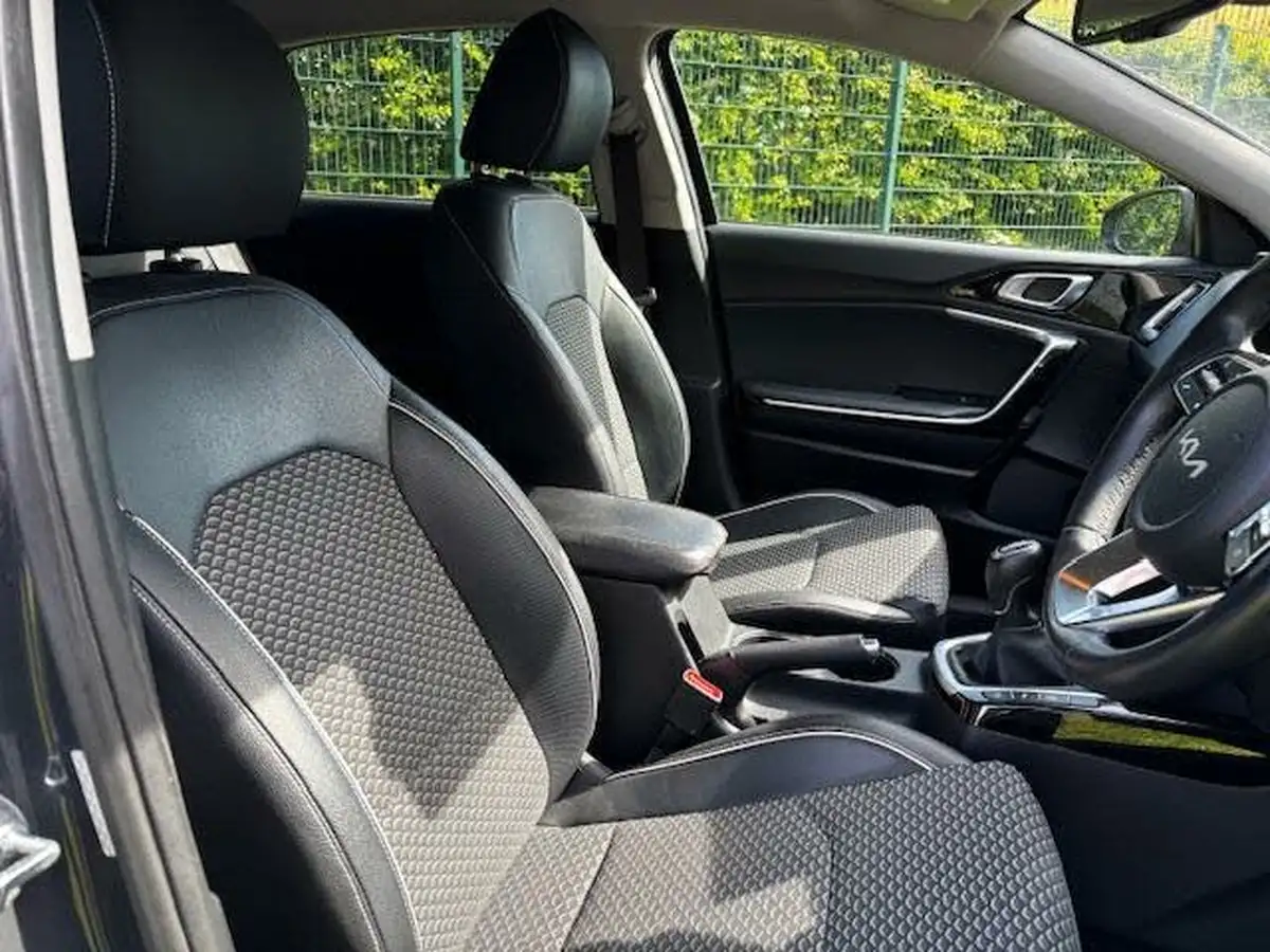 2022-kia-ceed-15-t-gdi-3-hatchback-big-8
