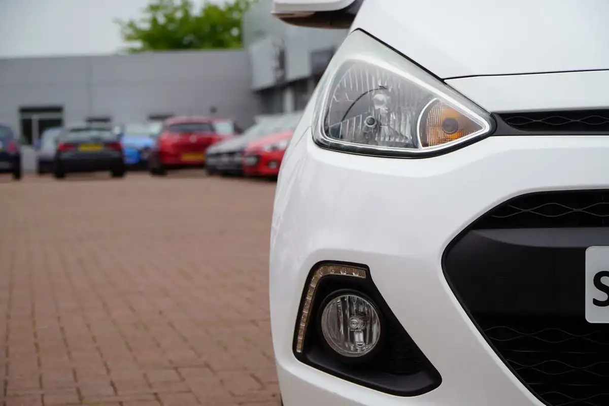 2014-hyundai-i10-10-premium-big-55