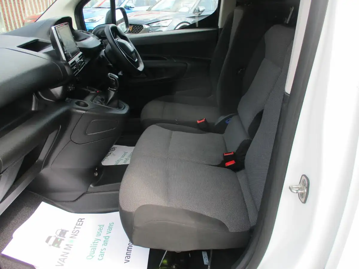 2020-peugeot-partner-15-bluehdi-1000-professional-100ps-eu6dt-panel-big-25