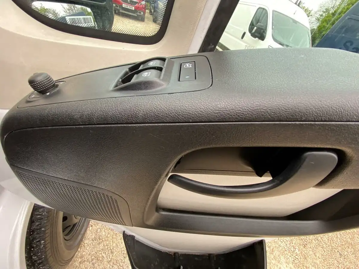 2017-fiat-ducato-20td-35-lh2-panel-big-27
