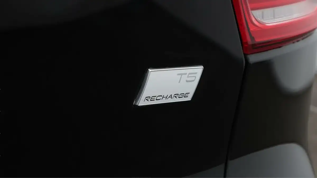 2021-volvo-xc40-15-t5-r-design-pro-262bhp-big-22