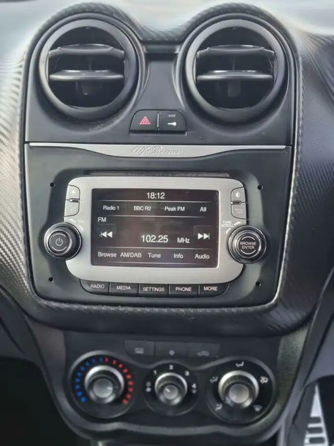 2015-alfa-romeo-mito-09-qv-line-big-25