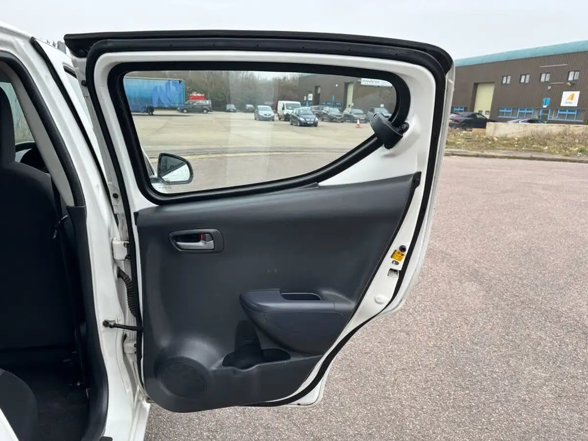 2014-suzuki-alto-10-sz-big-15