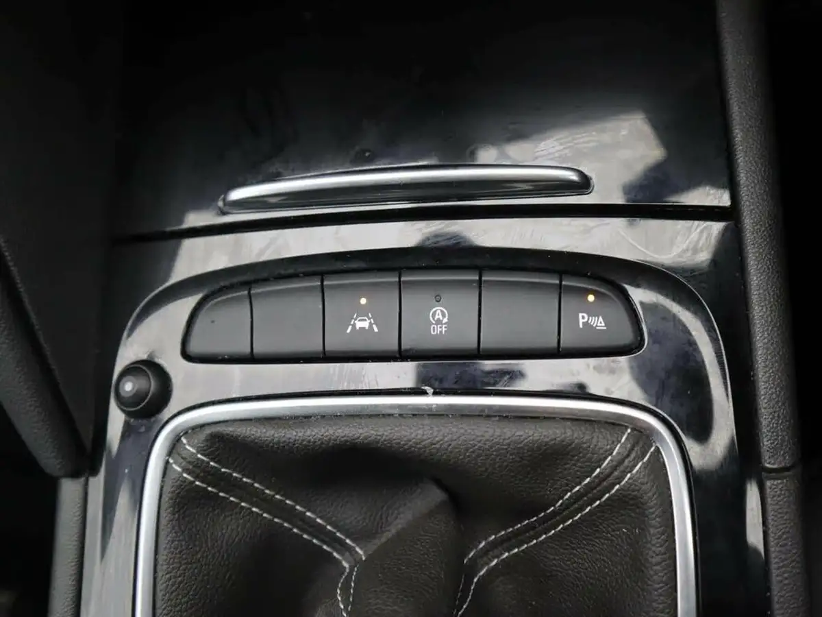 2021-vauxhall-insignia-grand-sport-15-turbo-d-ultimate-nav-big-17