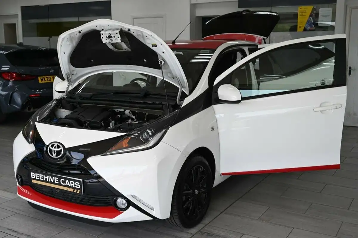 2017-toyota-aygo-10-vvt-i-x-press-71bhp-big-11