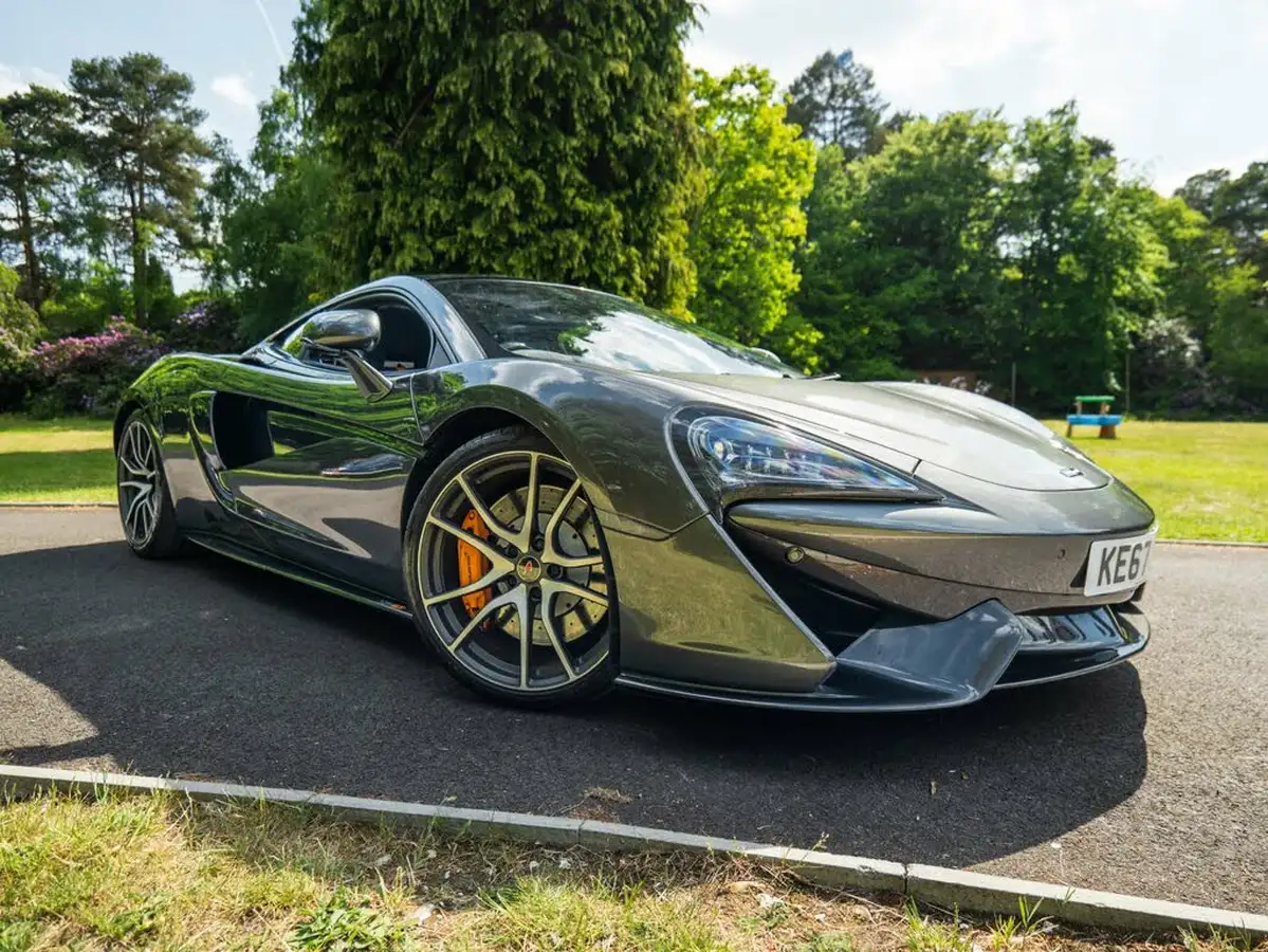 2017-mclaren-570gt-38-big-22