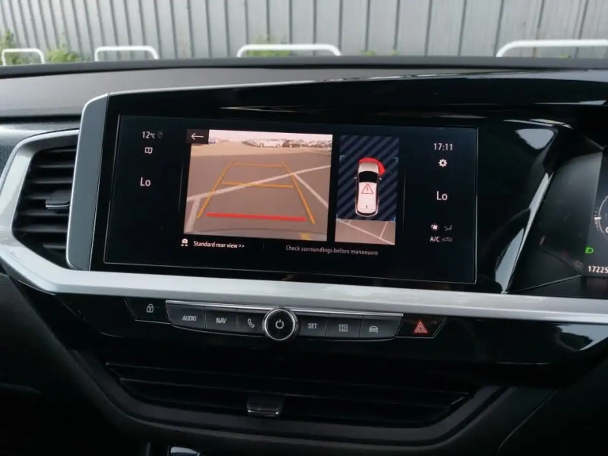 2022-vauxhall-grandland-12-gs-line-auto-big-9
