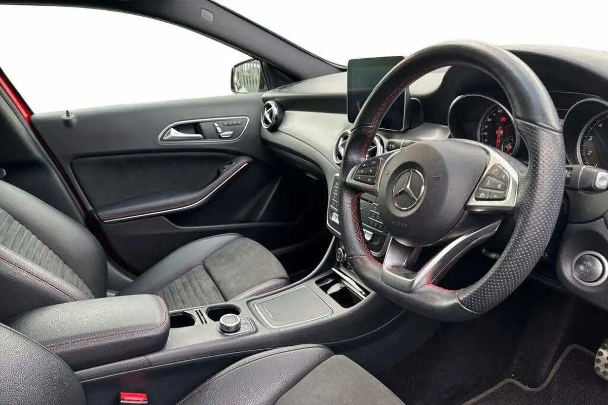 2019-mercedes-benz-gla-class-16-gla-200-amg-line-edition-plus-7g-dct-big-8
