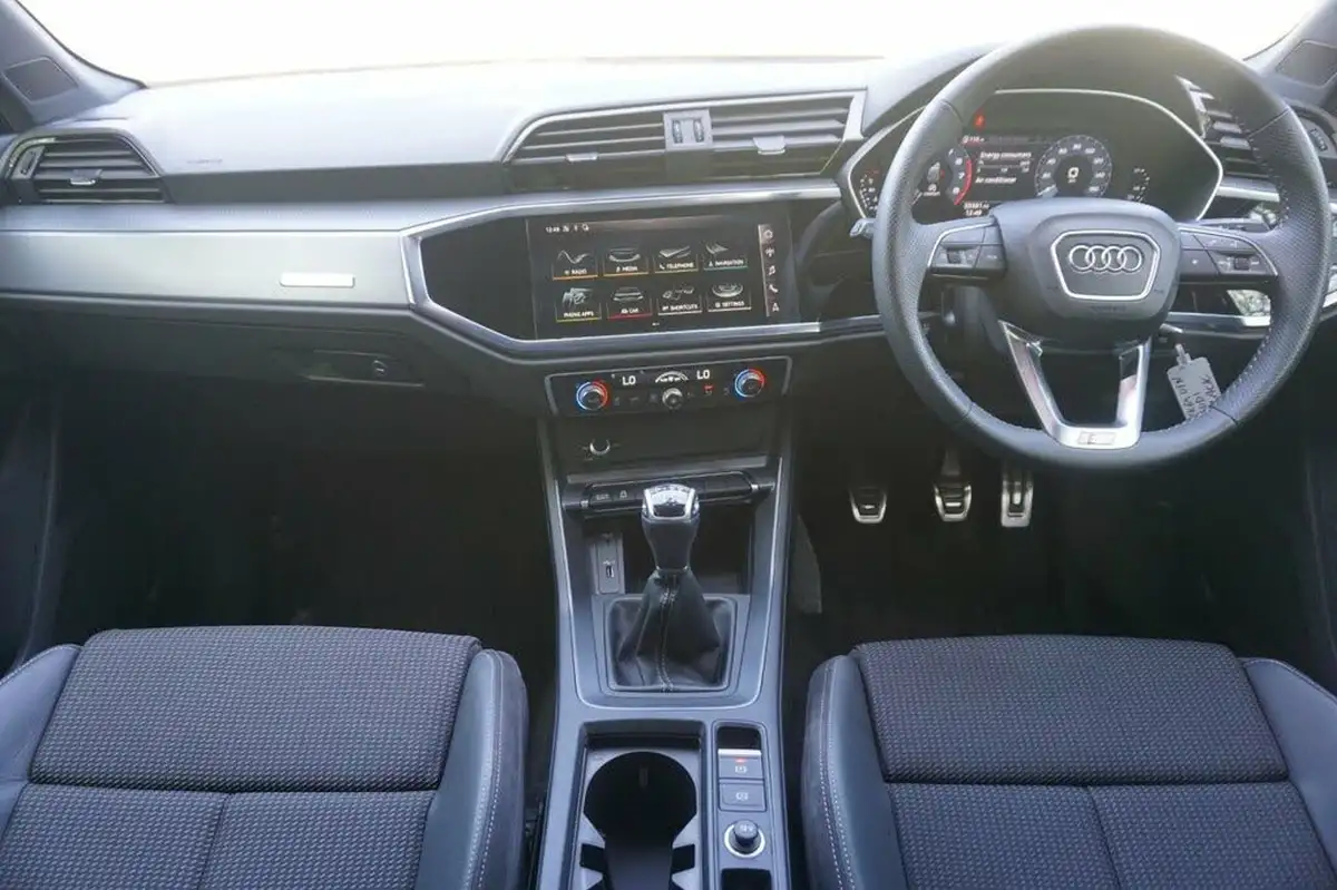 2019-audi-q3-15-35-tfsi-s-line-cod-station-wagon-1498cc-big-4