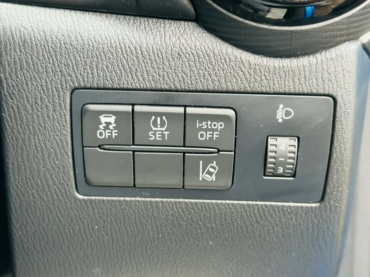 2016-mazda-mazda2-15-sport-nav-90ps-big-42