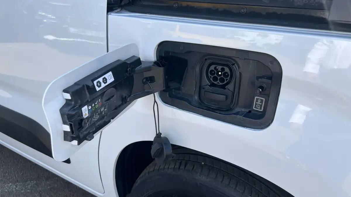 2023-citroen-berlingo-e-enterprise-edition-m-50kwh-800-big-47