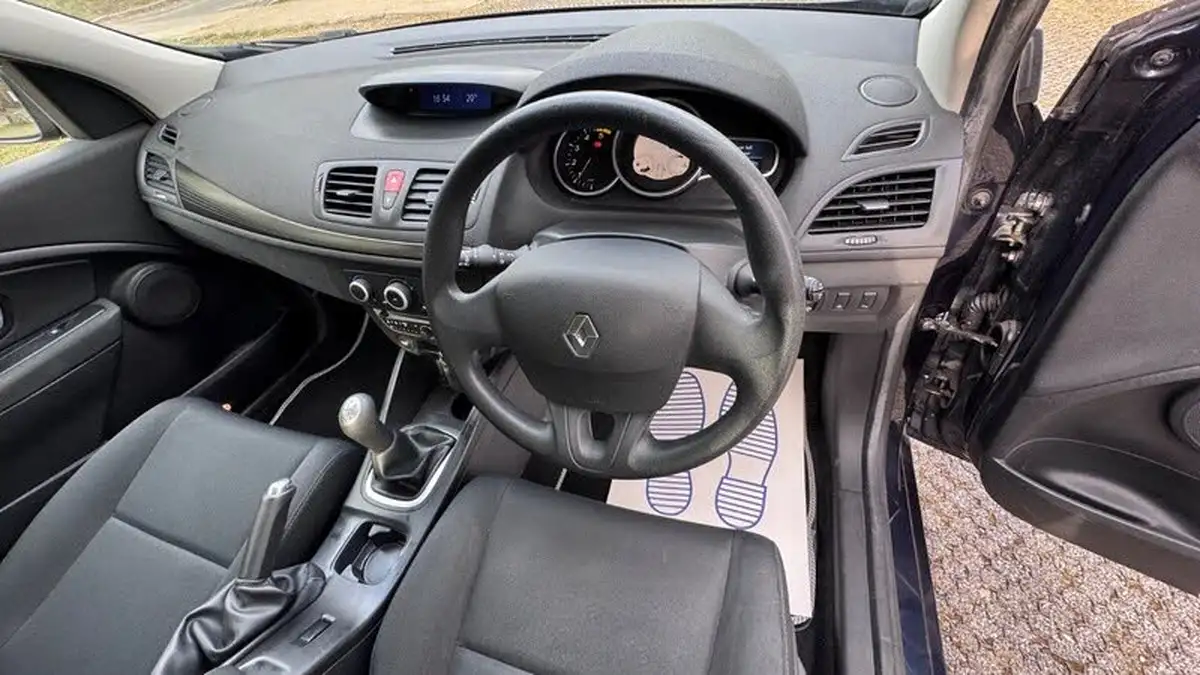 2009-renault-megane-15td-i-music-15dci-86bhp-hatchback-5d-big-19