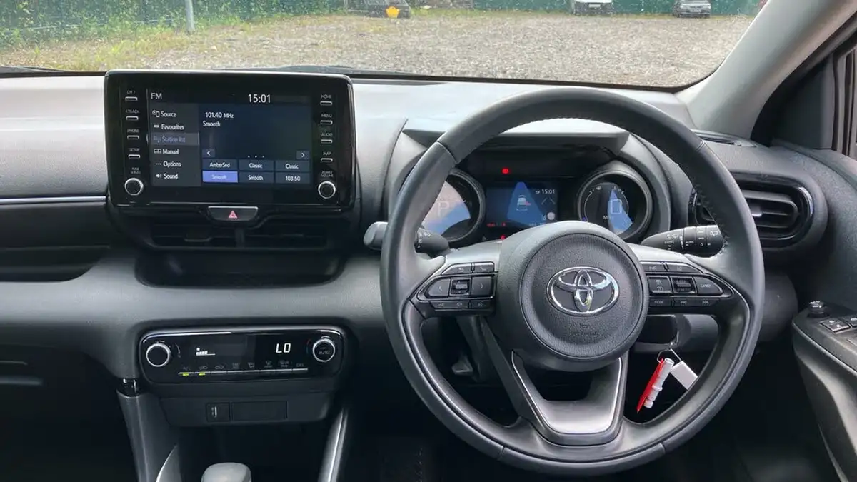 2021-toyota-yaris-15-vvt-i-design-big-5