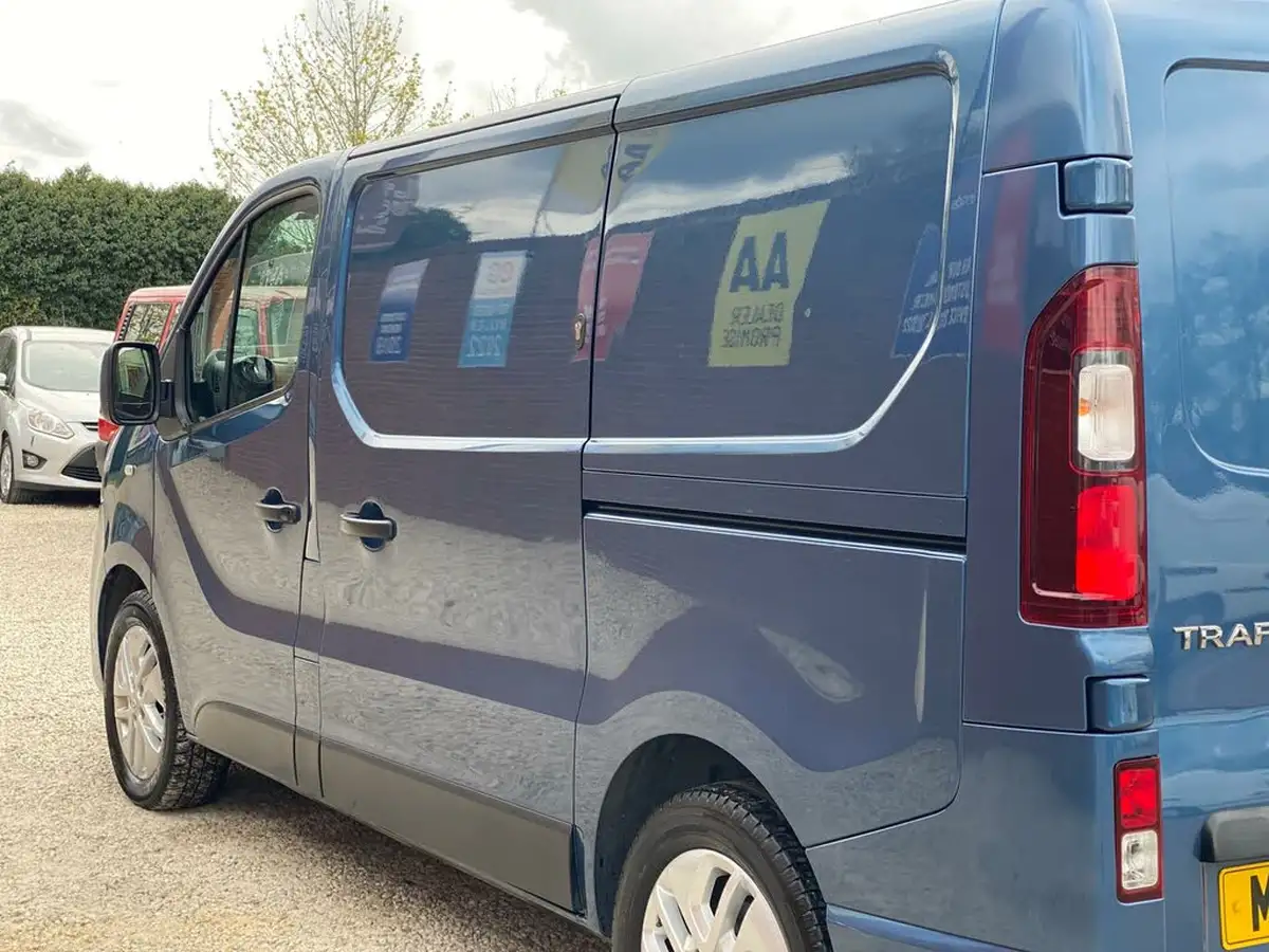 2021-renault-trafic-20dci-sl28-energy-120-sport-non-nav-big-19