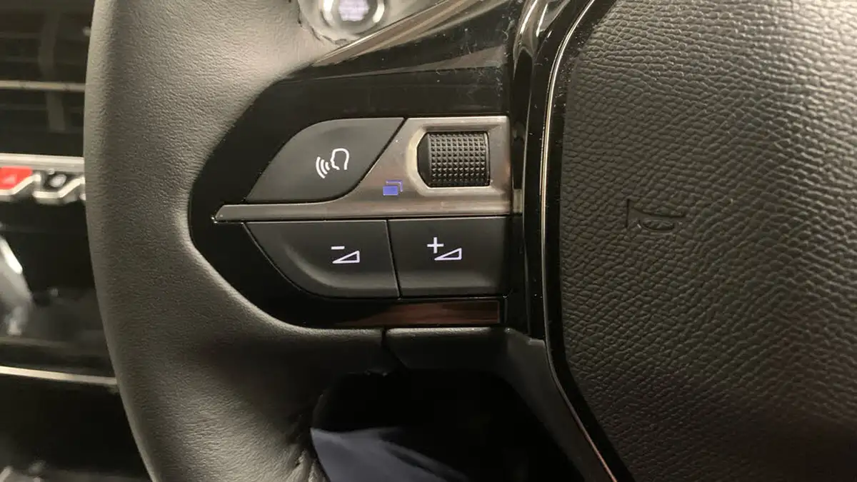2024-peugeot-208-e-e-style-big-22