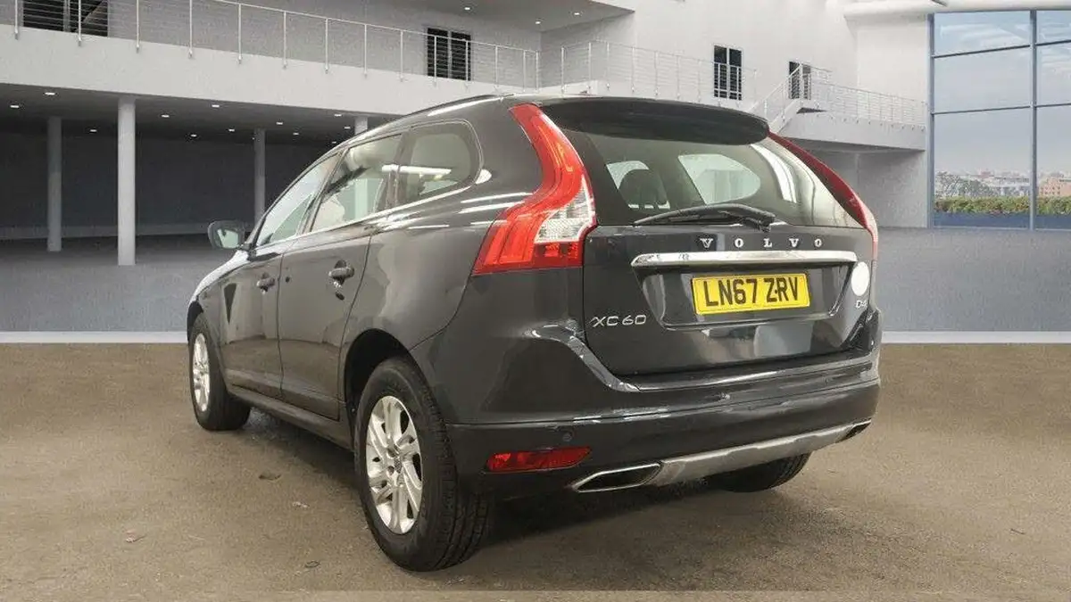 2017-volvo-xc60-20td-d4-se-geartronic-big-3