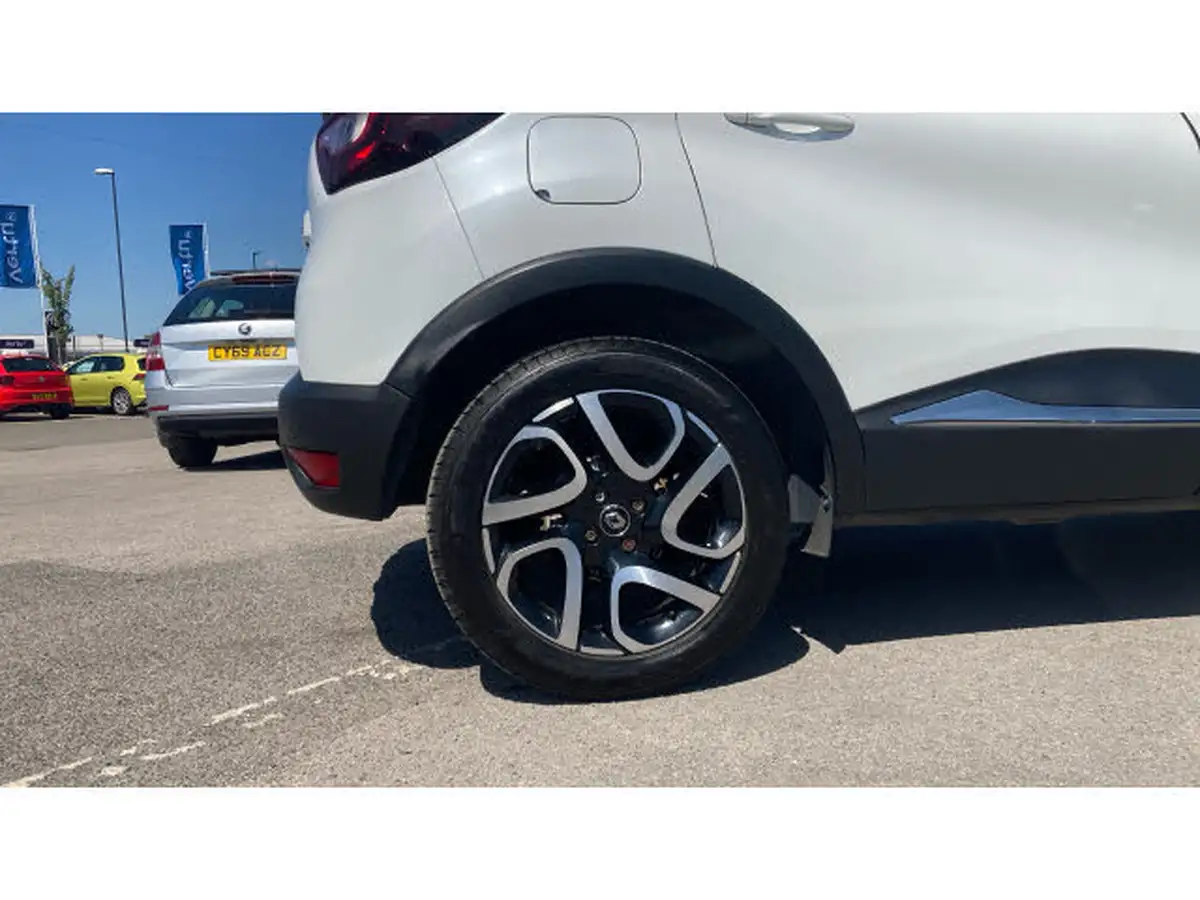 2019-renault-captur-09-tce-iconic-big-6