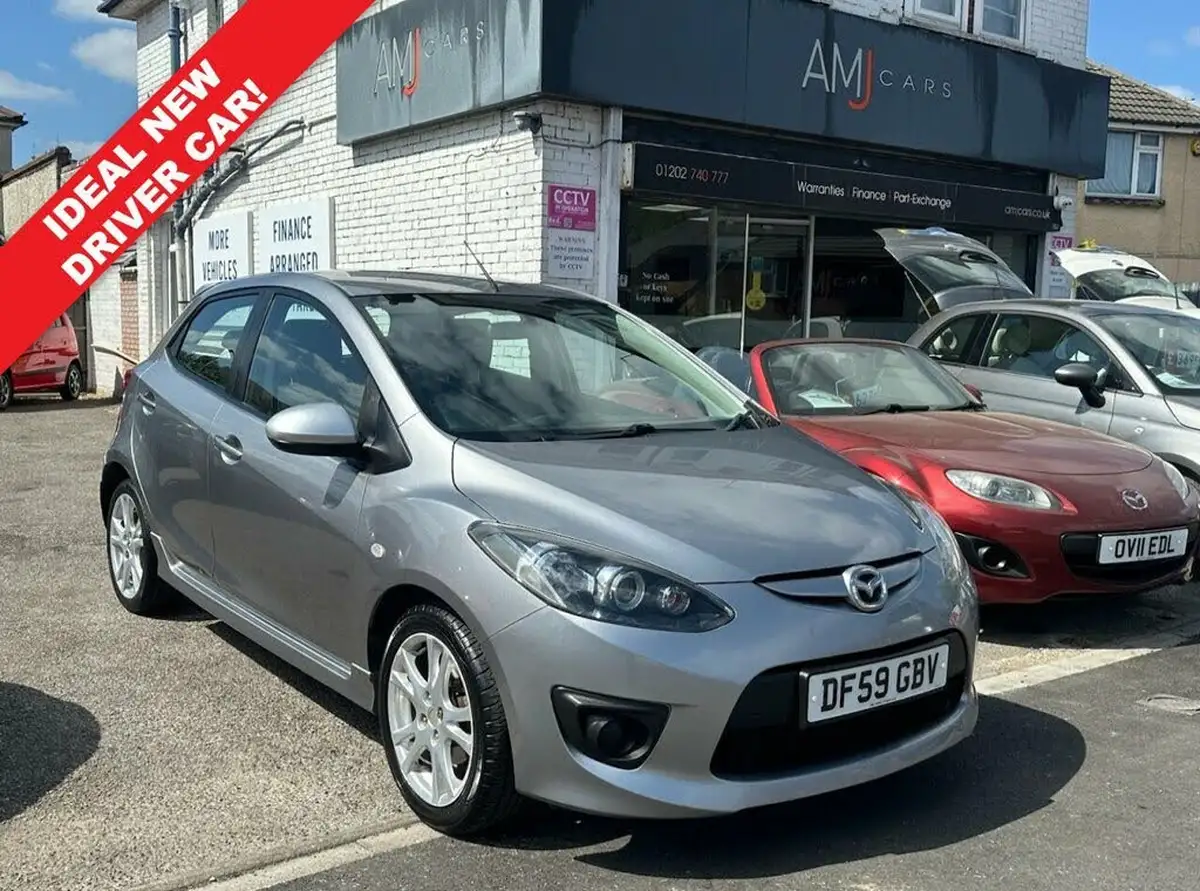 2010-mazda-mazda2-13-tamura-5d-big-0