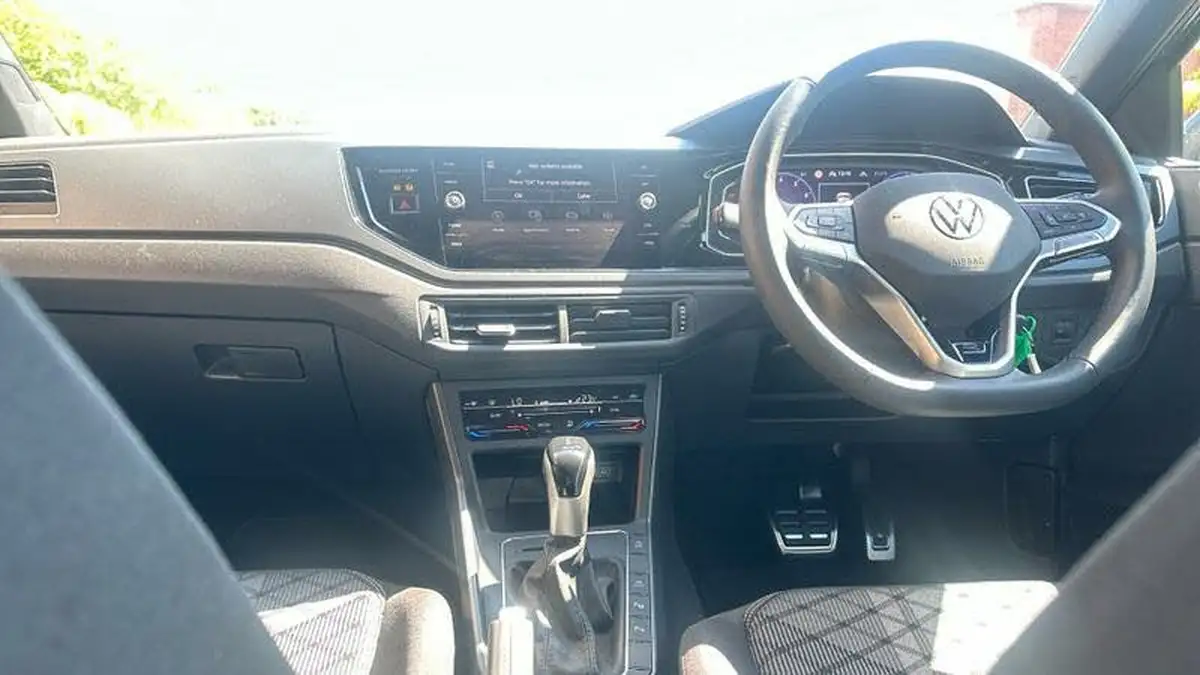 2025-volkswagen-taigo-15-tsi-r-line-big-7