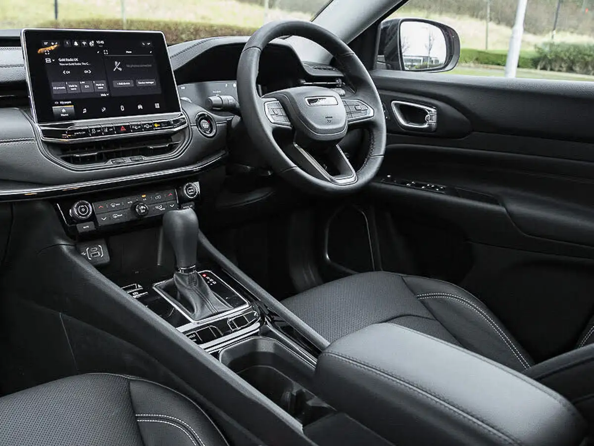 2024-jeep-compass-15-altitude-big-10
