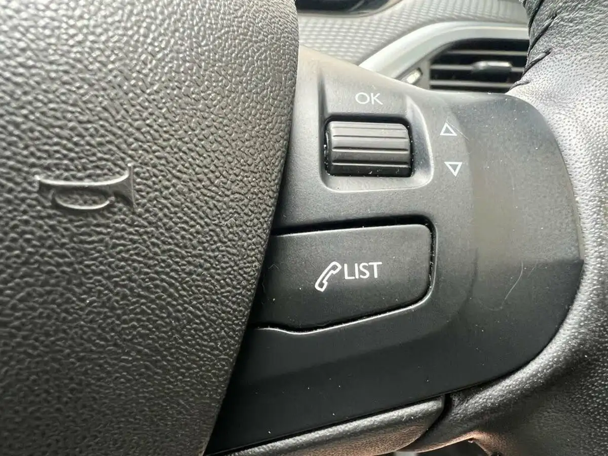 2019-peugeot-2008-suv-12-puretech-active-110bhp-eat6-big-36