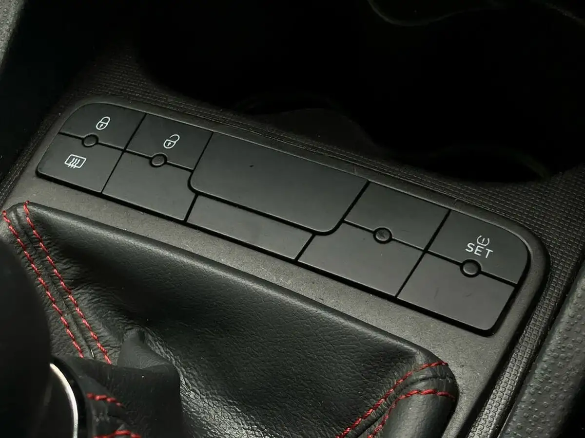 2014-seat-ibiza-12-fr-105ps-sportcoupe-3d-big-39