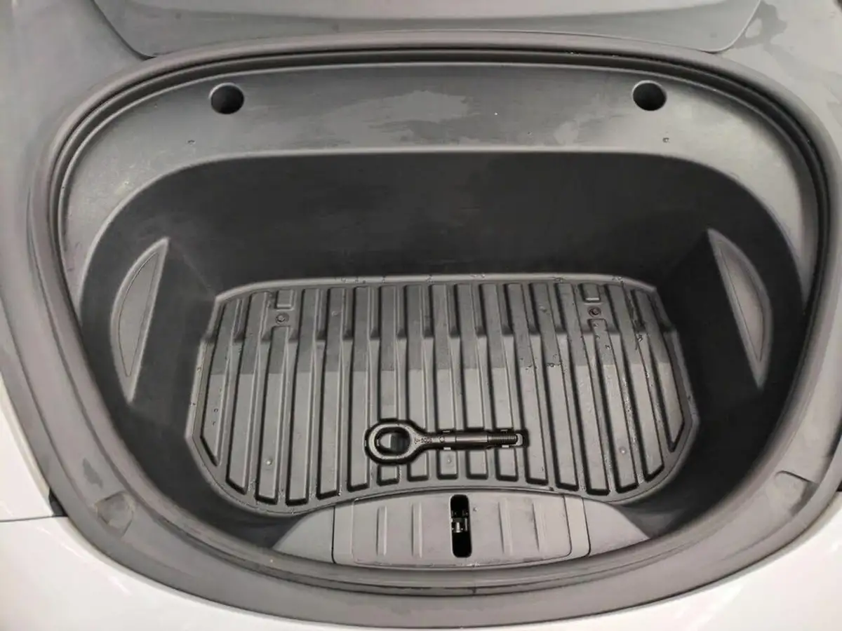 2020-tesla-model-3-e-long-range-big-41