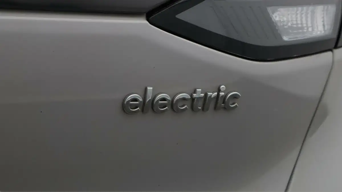 2022-hyundai-ioniq-e-premium-se-electric-big-24