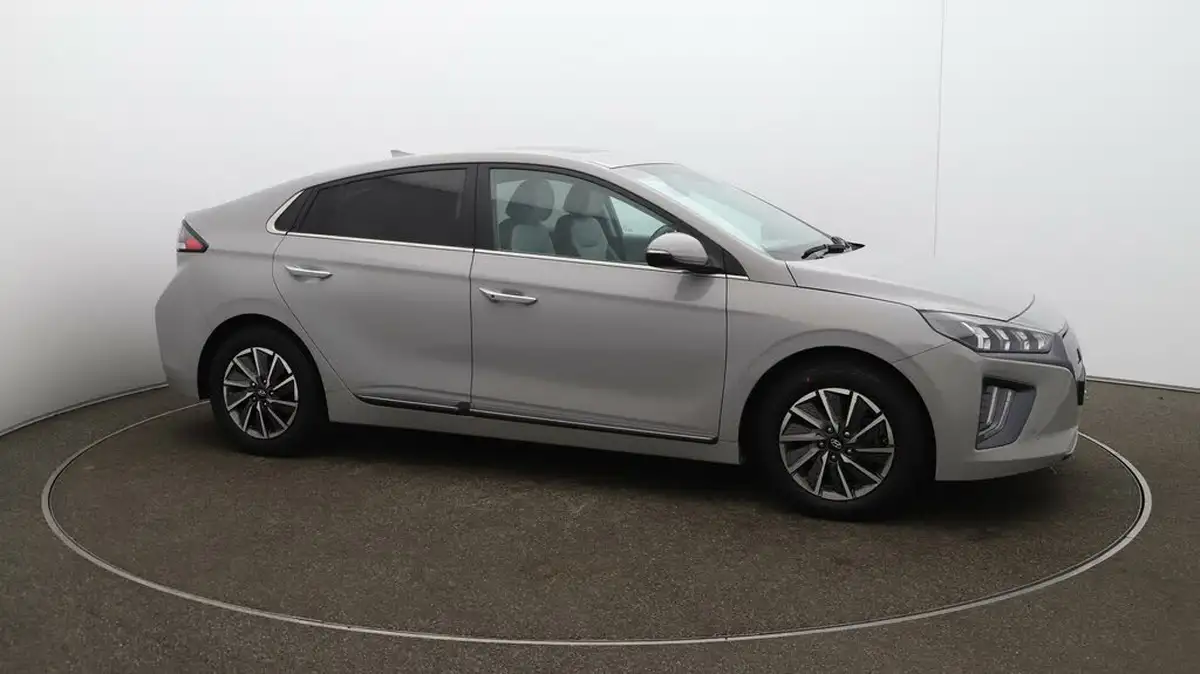 2022-hyundai-ioniq-e-premium-se-electric-big-48