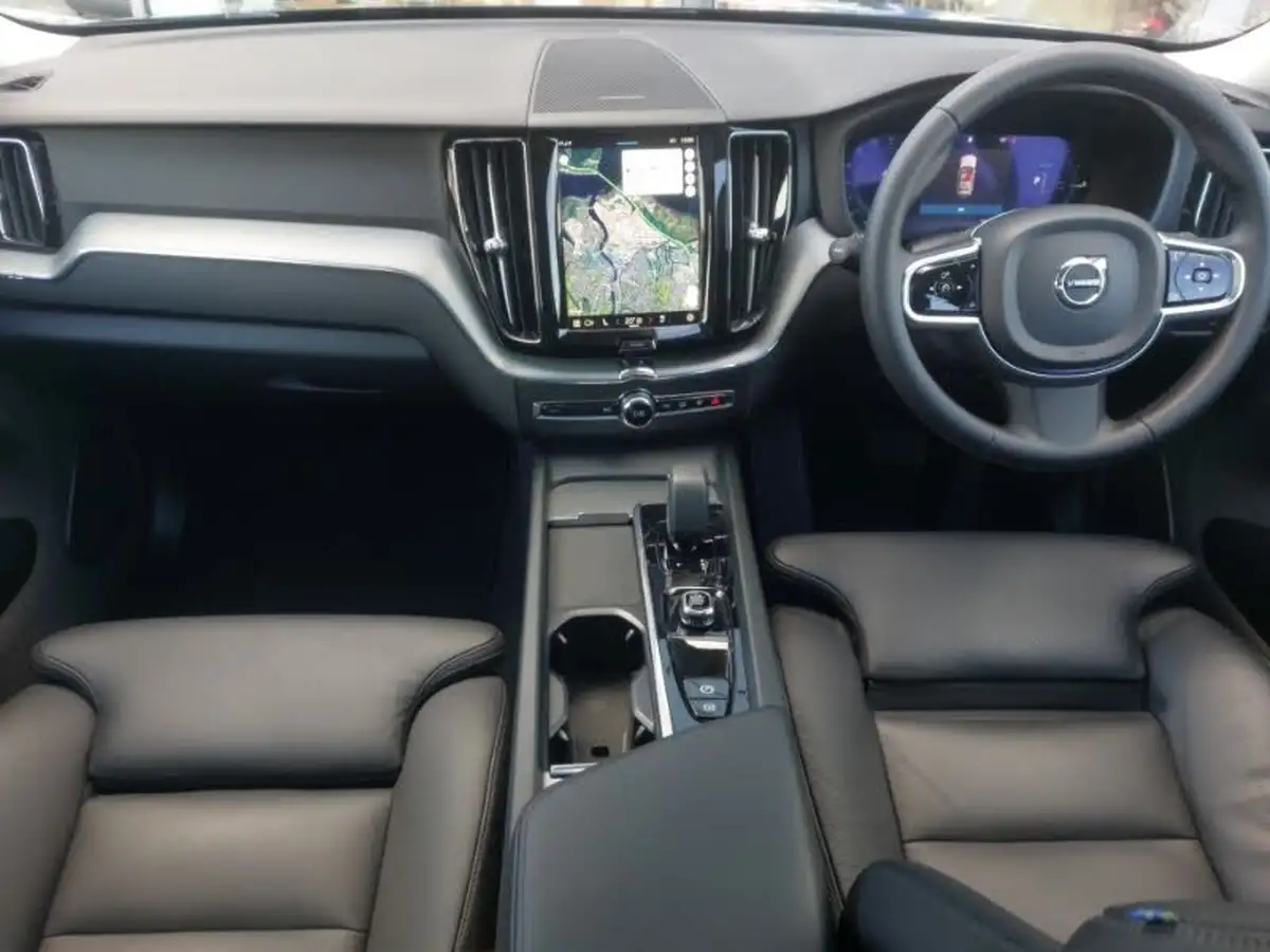 2024-volvo-xc60-20-b5-plus-big-2