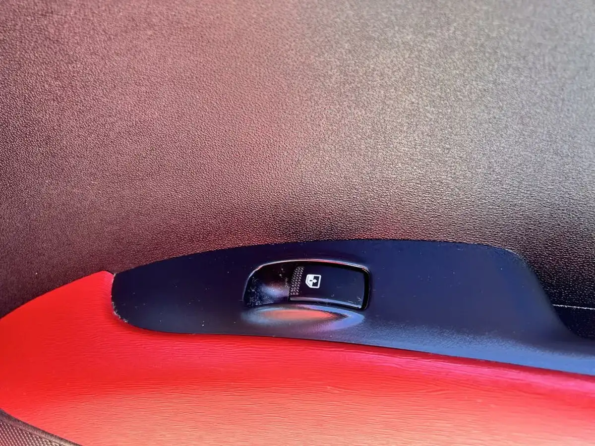 2010-hyundai-i10-11-edition-big-20