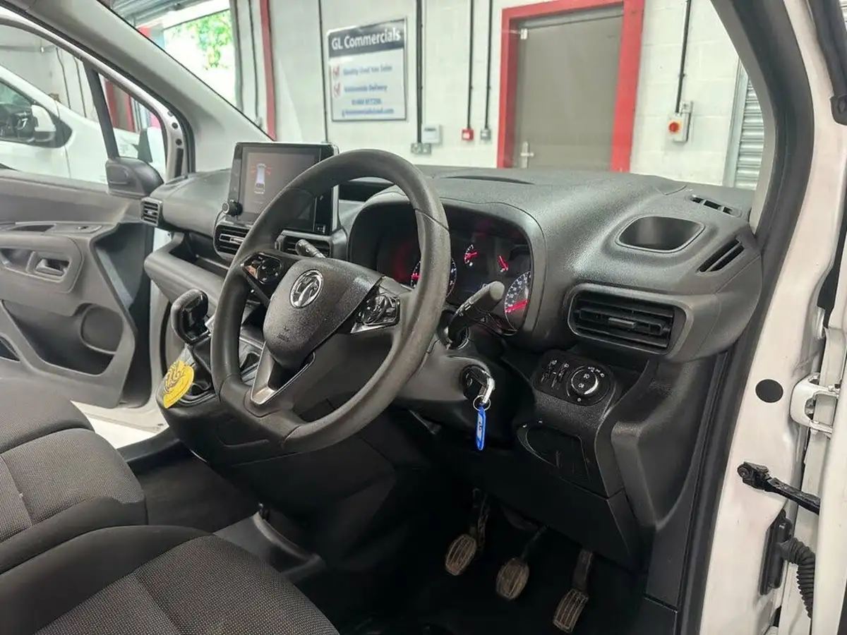 2021-vauxhall-combo-15cdti-sportive-2300-100pseu6dt-l1h1-panel-big-16