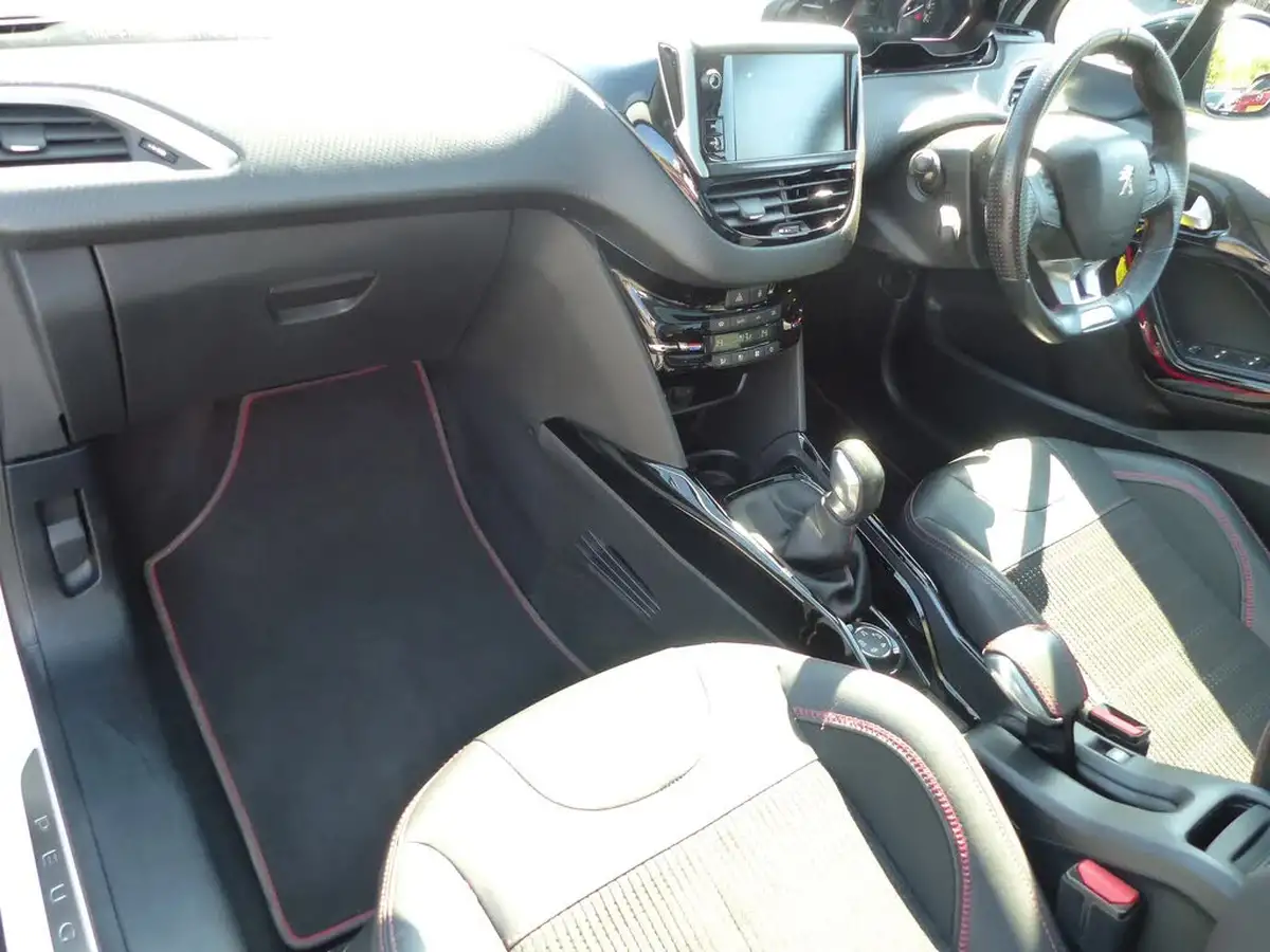 2017-peugeot-2008-suv-12-puretech-gt-line-110bhp-big-6