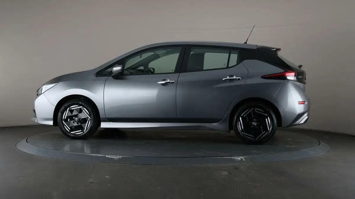 2023-nissan-leaf-e-acenta-39kwh-big-33