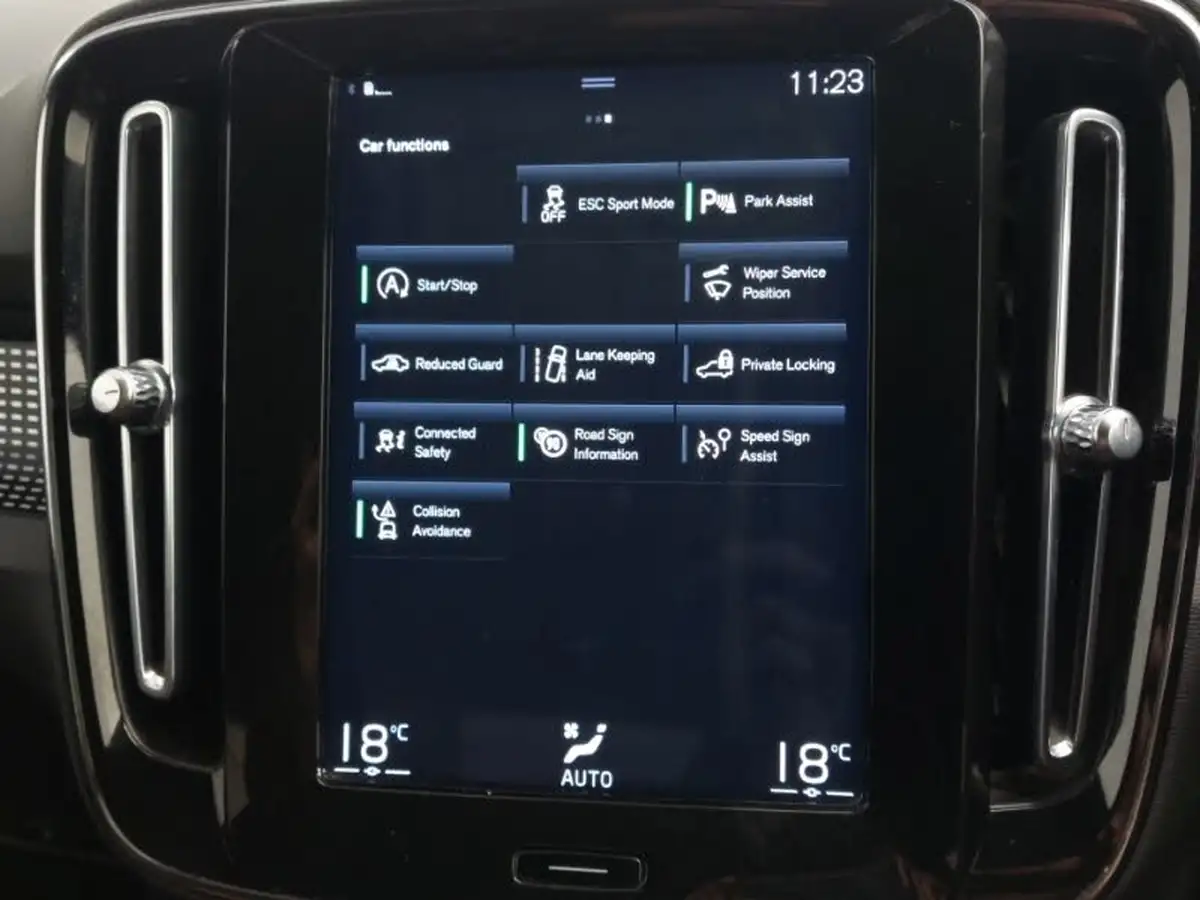 2020-volvo-xc40-15-t3-r-design-big-18
