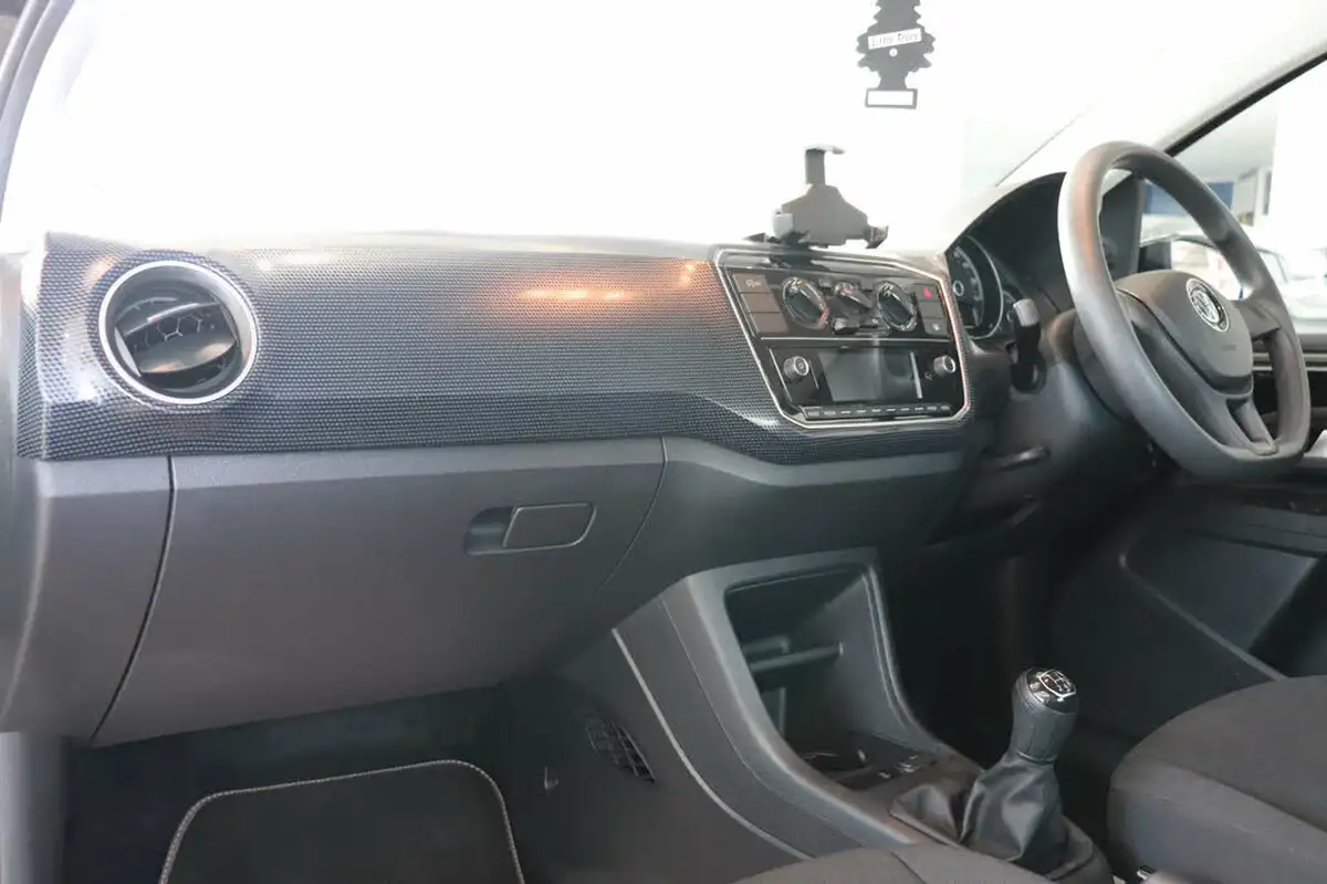 2018-volkswagen-up-10-move-up-ss-3d-big-3