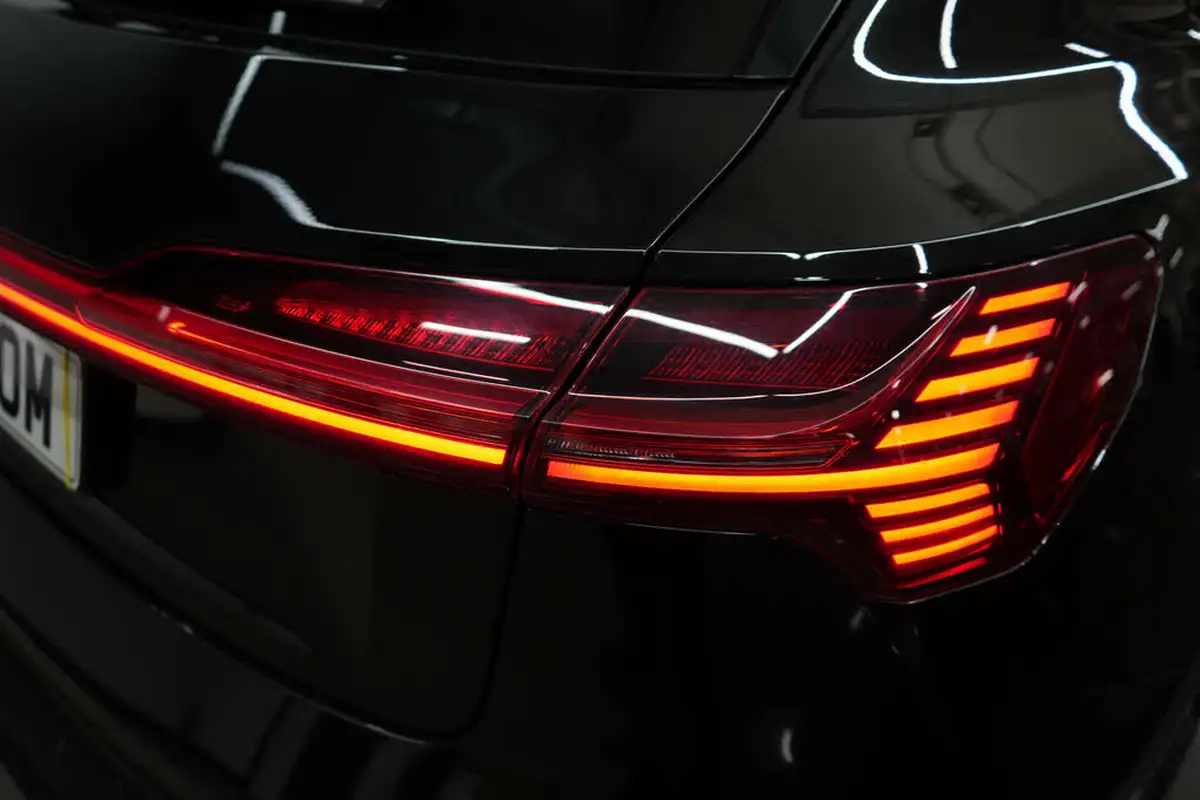 2022-audi-e-tron-50e-vorsprung-station-wagon-big-11