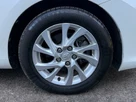 2016-toyota-auris-small-21
